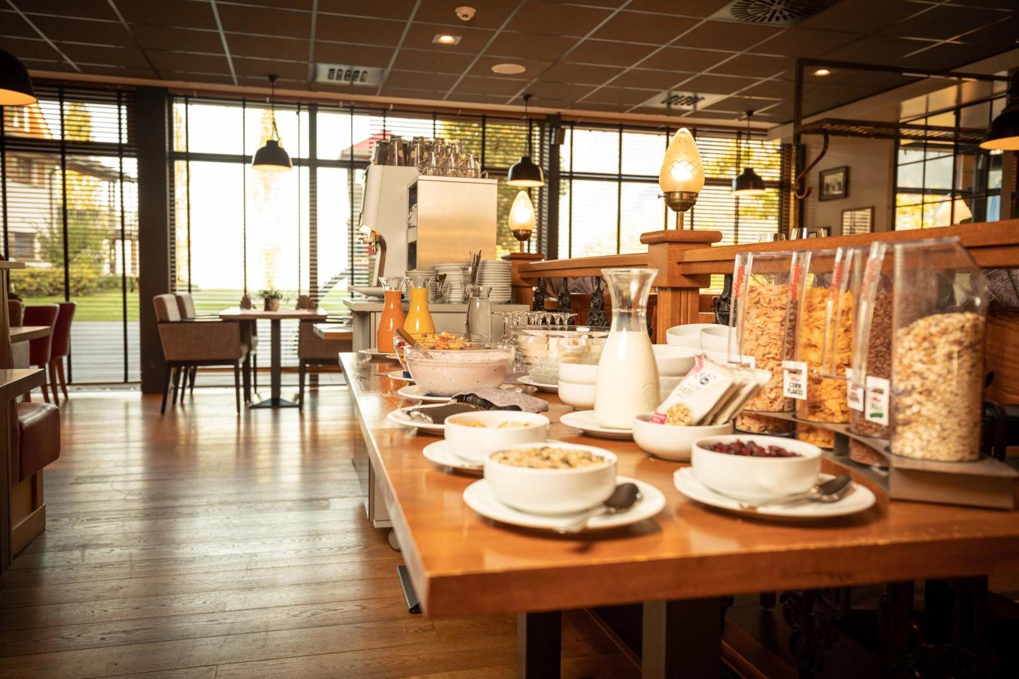 Marina Walensee Hotel Unterterzen ภายนอก รูปภาพ